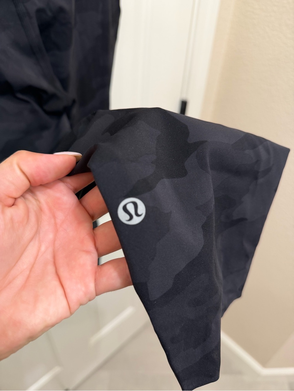 NWT lululemon Base Pace HR Crop 23” - Picture 6 of 9